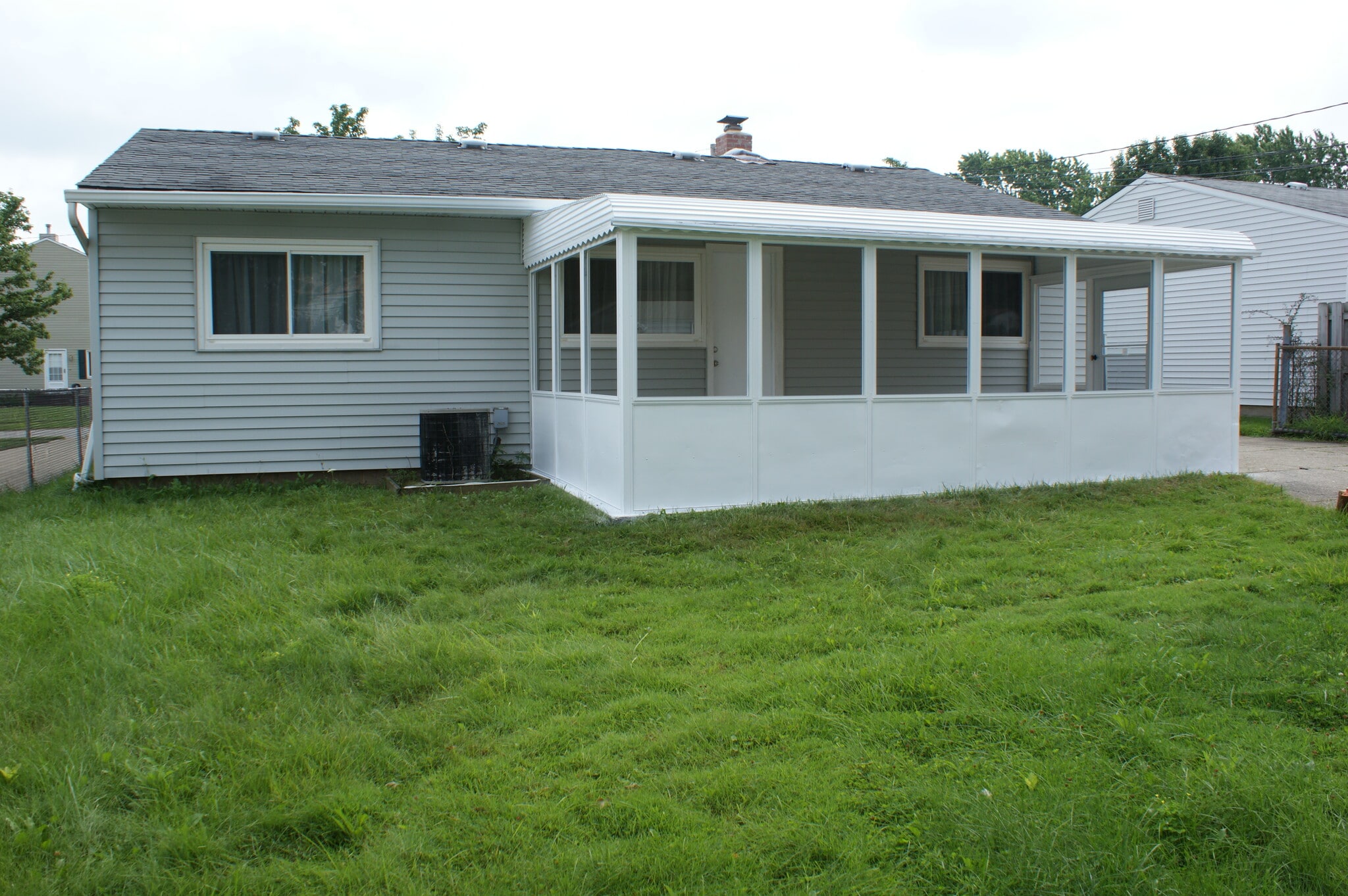 Building Photo - 6490 Almont Dr