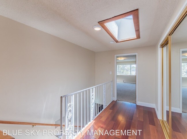 Building Photo - 4 br, 3.5 bath House - 4655 Grace Street