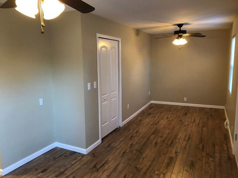 Building Photo - 2188 E Parkwood Ave