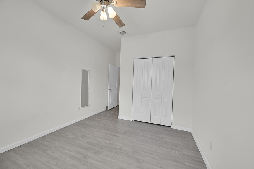 Building Photo - 4204 N Dixie Hwy