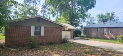 Building Photo - 800 Lake Shore Ter