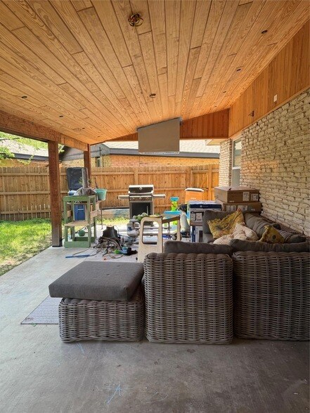 Building Photo - 4803 Woodside Dr