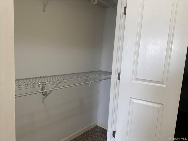 Building Photo - 11 Nicole Ct