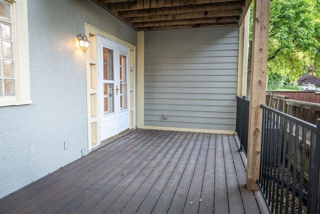 Building Photo - 49SW1105