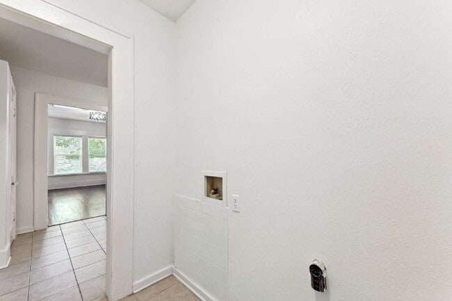 Building Photo - Tastefully updated duplex in the heart of ...