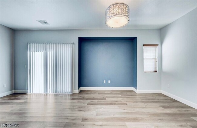 Building Photo - 128 Tilbury Ave