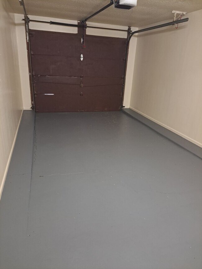 Building Photo - 2 BR Townhouse near Purdue Fort Wayne