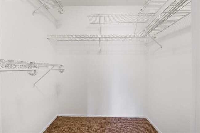 Building Photo - 10560 SW 156th Pl