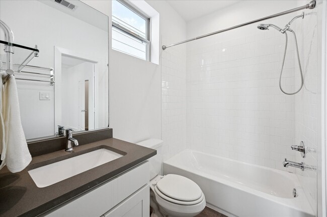 Building Photo - 2612 Bastrop St