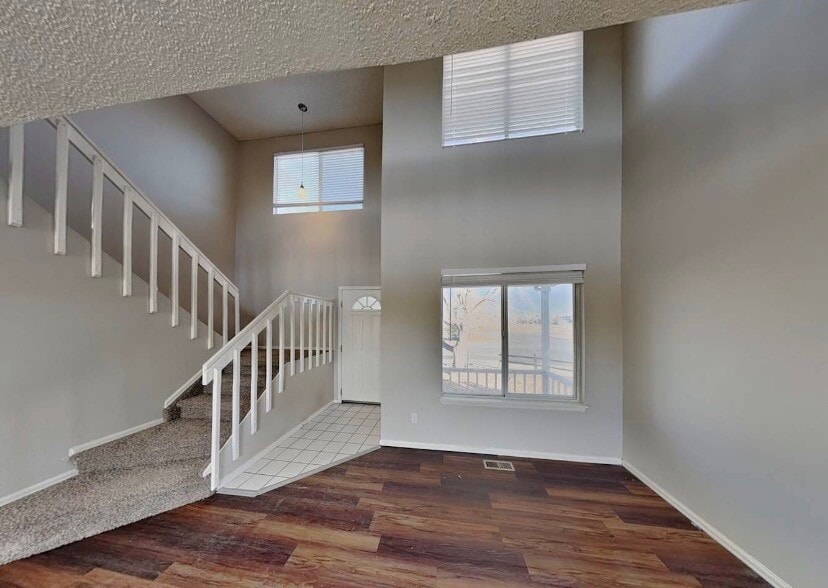 Building Photo - 11029 Benton St