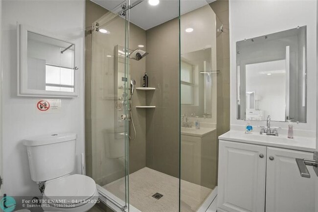 Building Photo - 833 SW 17th St