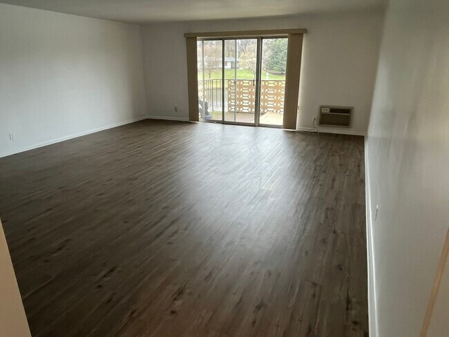 Living room - The Edgewater - 55+ Community