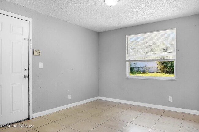 Building Photo - 5829 Ensenada Rd