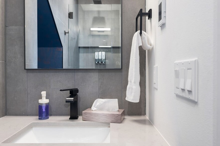 Building Photo - 4510 1st Ave NE