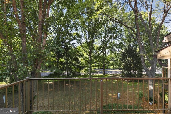 Building Photo - 203 CYPRESS Cir