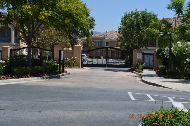 Gated Community - 2911 Esperanza Way
