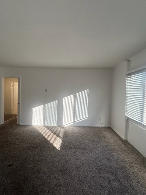 Building Photo - 250 Linden Ave