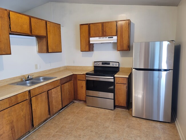 Kitchen - 4005 Glendon Rd