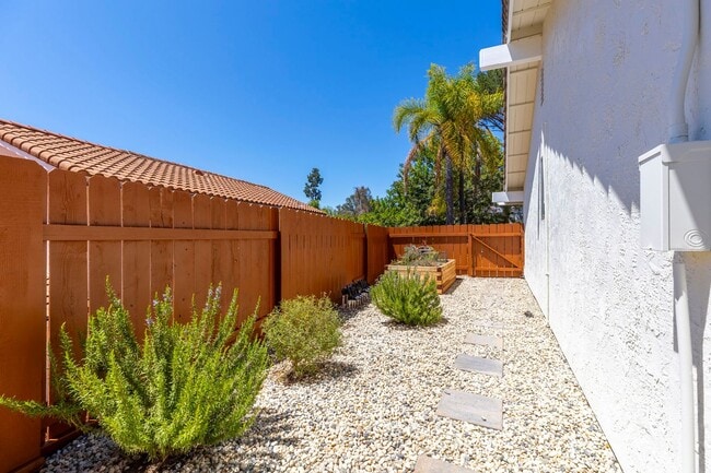 Building Photo - 3 Bed 2 Bath House in Scripps Ranch