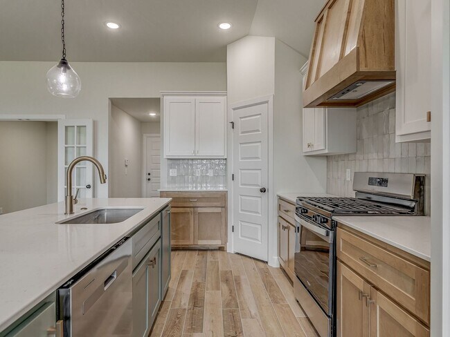 Building Photo - Brand New home In Azalea!