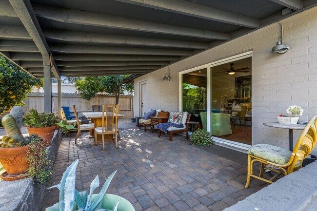Building Photo - Cute 3 Bedroom 2 Bath In Phoenix!