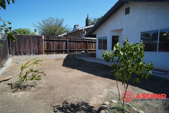 Building Photo - Splendid Home In East Bakersfield!