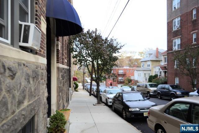 Building Photo - 40 74th St