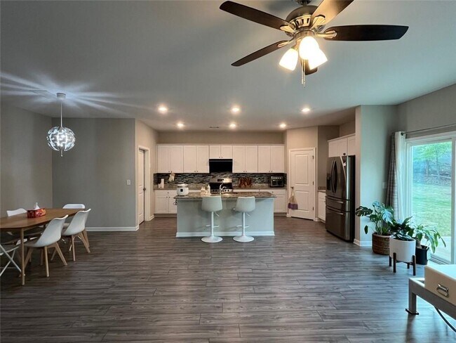 Building Photo - 4707 Waxwing St