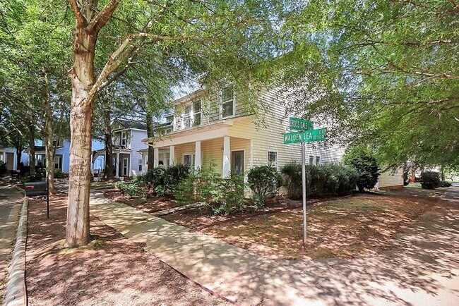 Building Photo - Charming 3BD/2.5BA Home in Crosswinds Community!