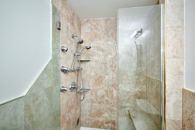 Building Photo - 6780 W Forest Preserve Dr