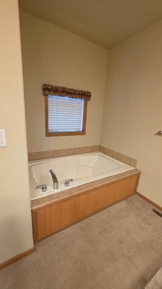 Building Photo - 7495 Shoup Rd