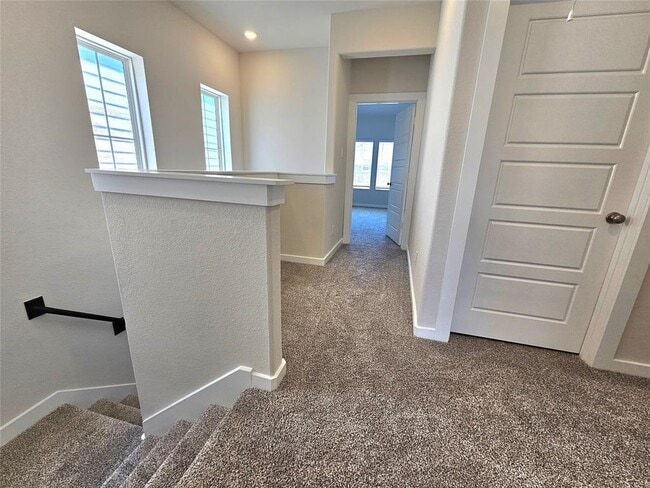 Building Photo - 3007 Valley Peak Dr