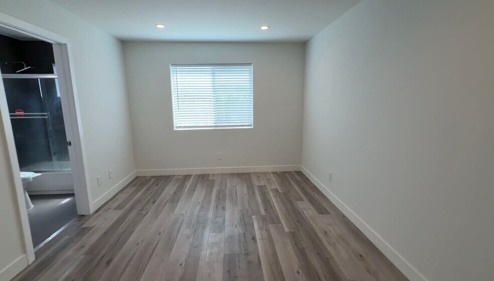 Building Photo - 2104 Hauser Blvd