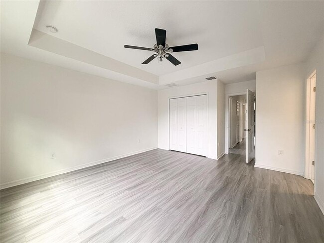 Building Photo - 11804 Silverlake Park Dr