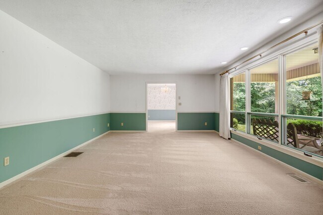 Building Photo - 102 Arbor Ln