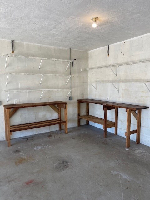 Building Photo - 111 Valencia Dr