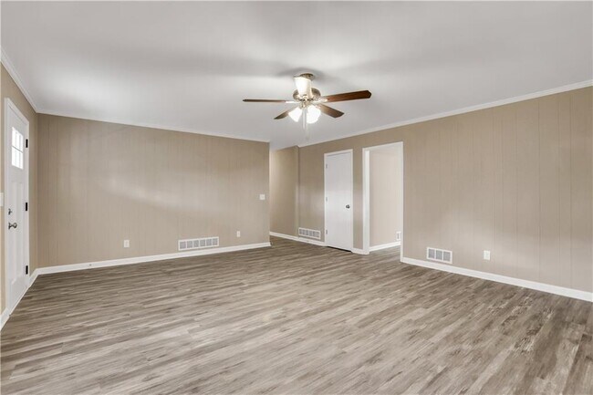 Building Photo - 4952 Pebblebrook Dr