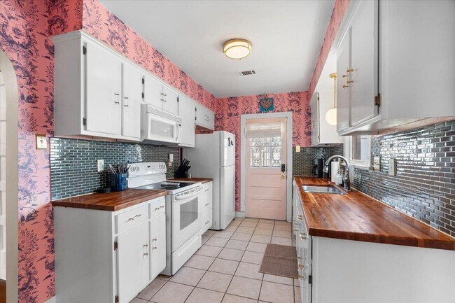 Building Photo - 1790 Lyndale Ave