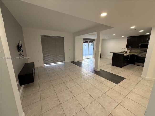 Building Photo - 8660 SW 161st Ave