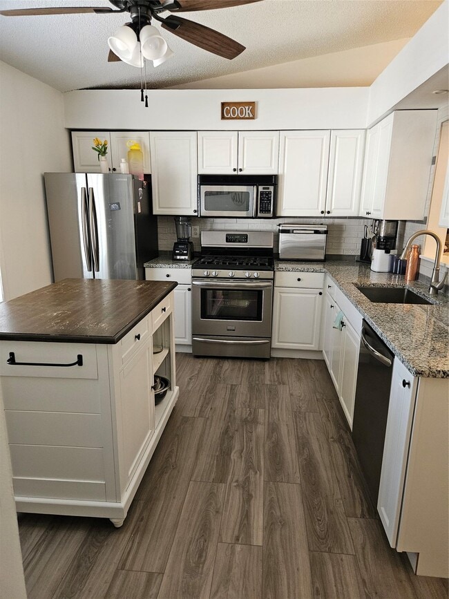 Building Photo - 706 Tudor Hill