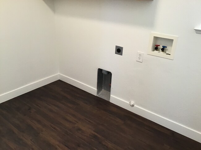 Building Photo - 6700 Panther Creek Dr