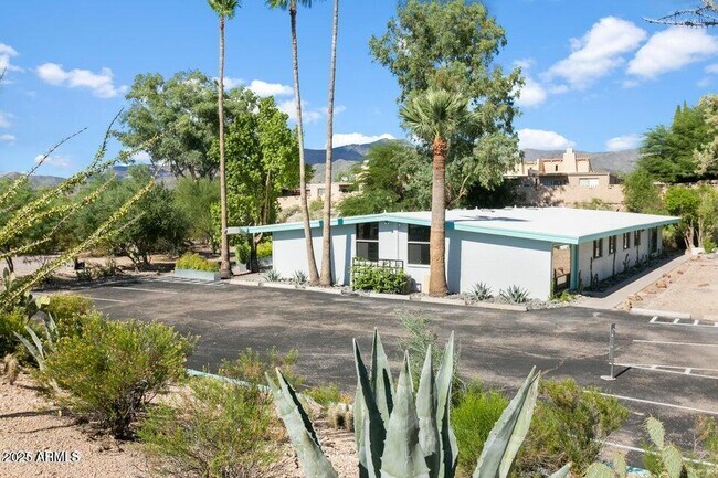 Building Photo - 7440 E Cave Creek Rd