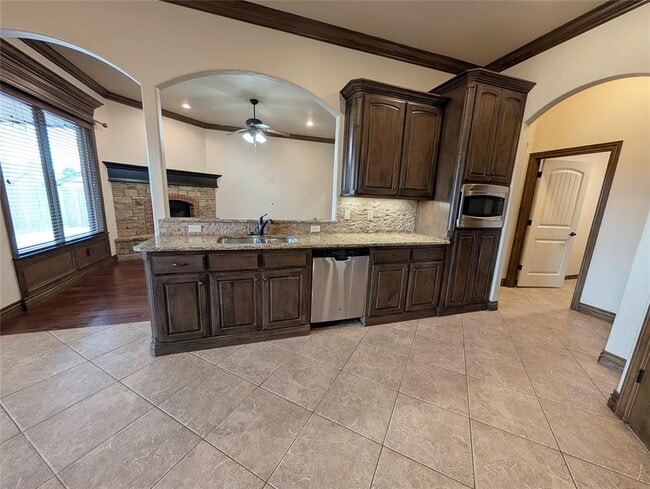 Building Photo - 6405 Bentwood Dr