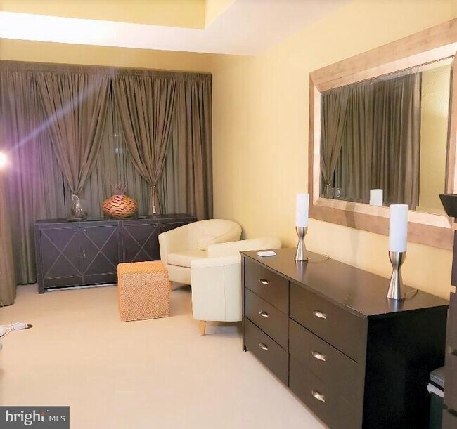 Building Photo - 1530 Key Blvd