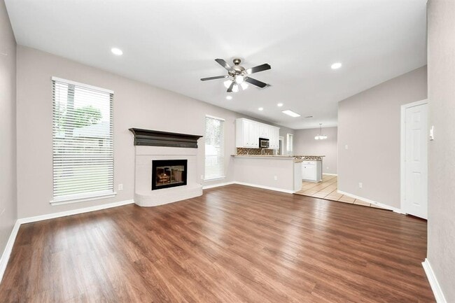 Building Photo - 8522 Sports Haven Dr