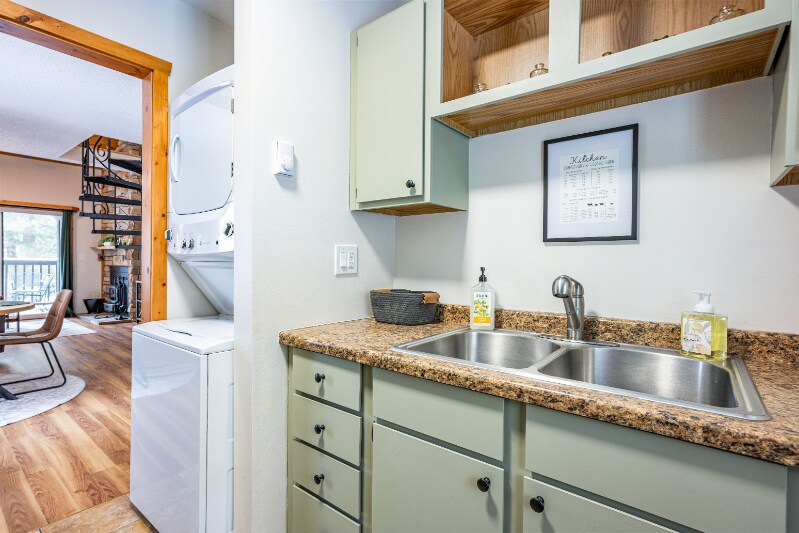 Building Photo - 2 Spruce Trail