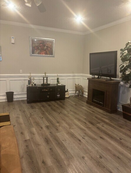 Building Photo - 1 Twin Oaks Pl