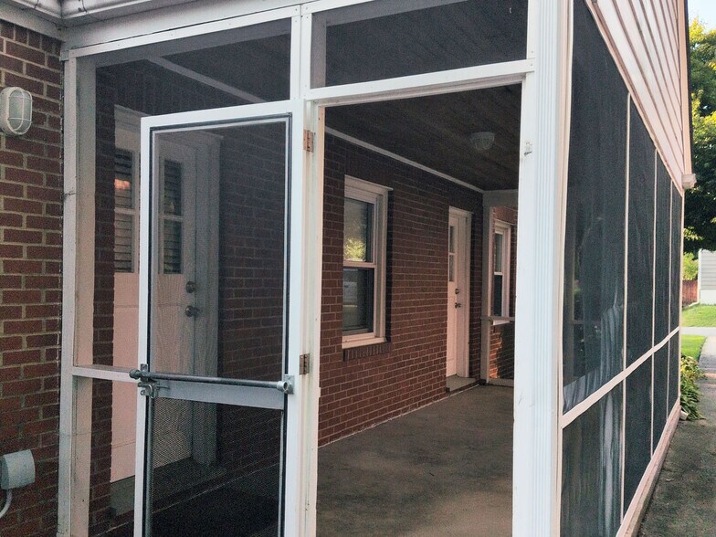 Building Photo - 1403 Cardinal Pl