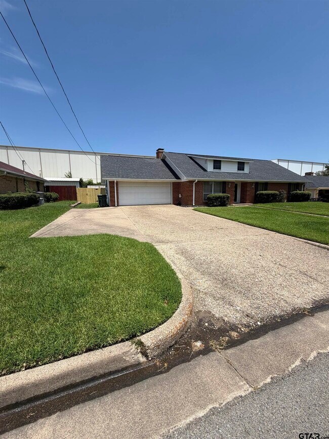 Building Photo - 1311 Larkspur Ln