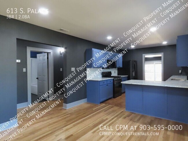 Building Photo - 613 S. Palace-